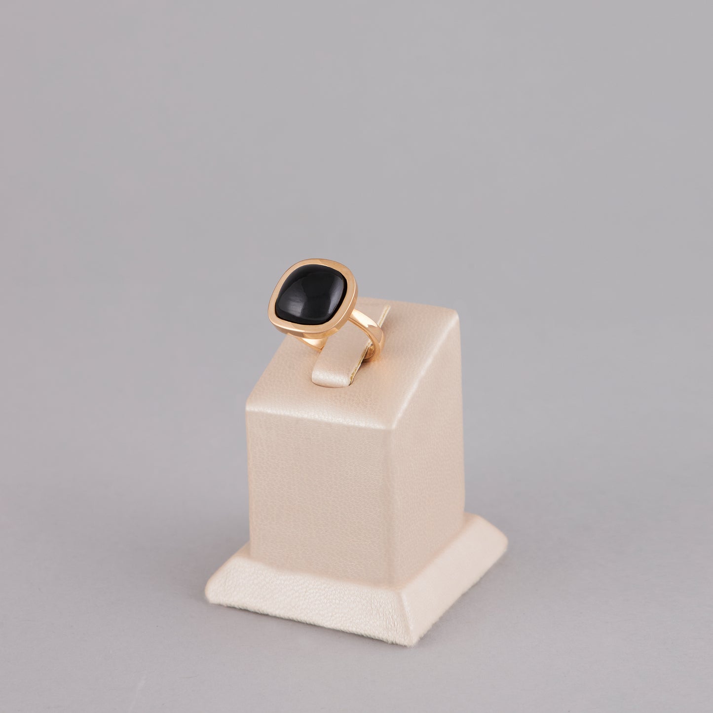 Bague Solitaire Onyx Noir et Or Rose 18 Carats